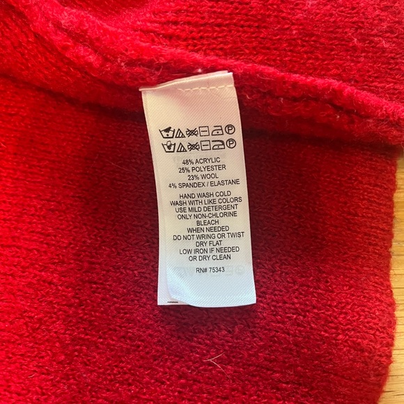 Wool Ponch/sweater - Picture 6 of 7